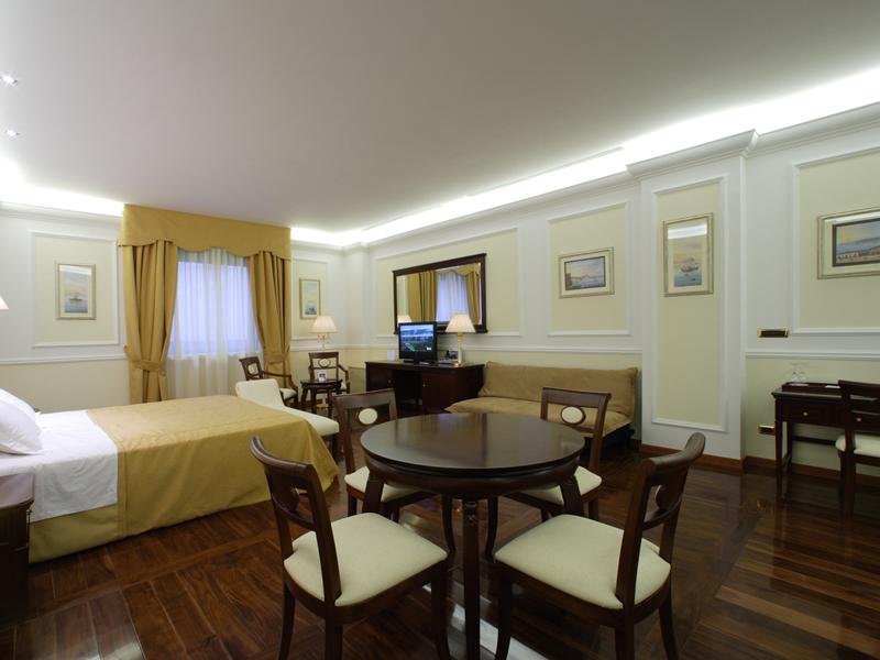 Tiberio Palace Hotel Naples Extérieur photo